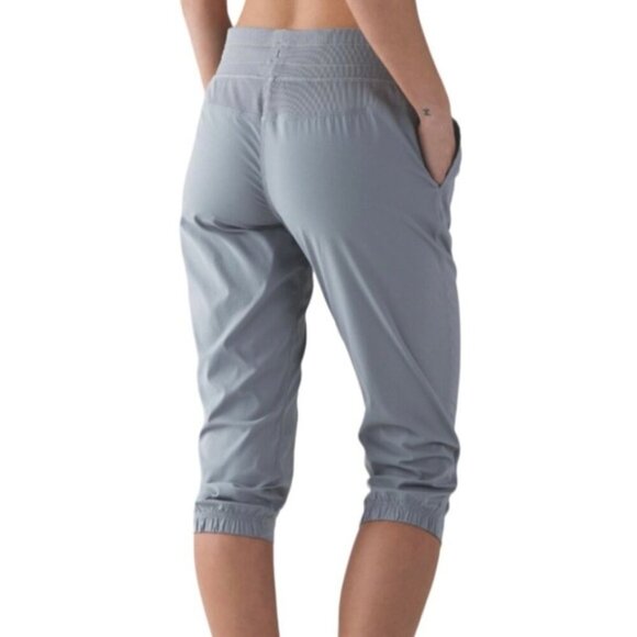 Lululemon Studio Crop II (Unlined)Battleship size 4 - Picture 1 of 10